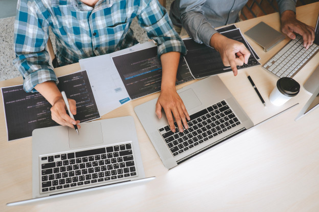 two software development outsourcing types